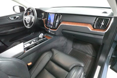 2023 Volvo XC60 Ultimate Dark Theme