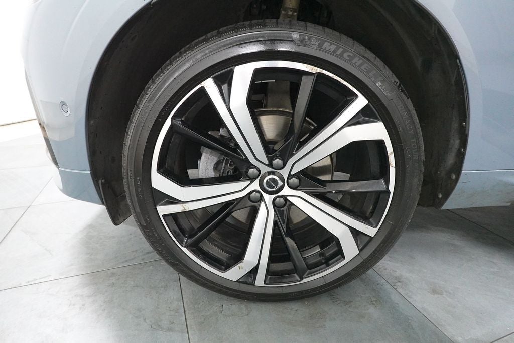 2023 Volvo XC60 Ultimate Dark Theme