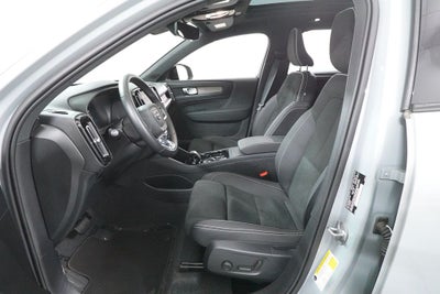 2025 Volvo XC40 Plus Dark Theme