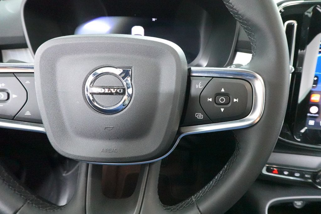 2025 Volvo XC40 B5 Core Bright Theme