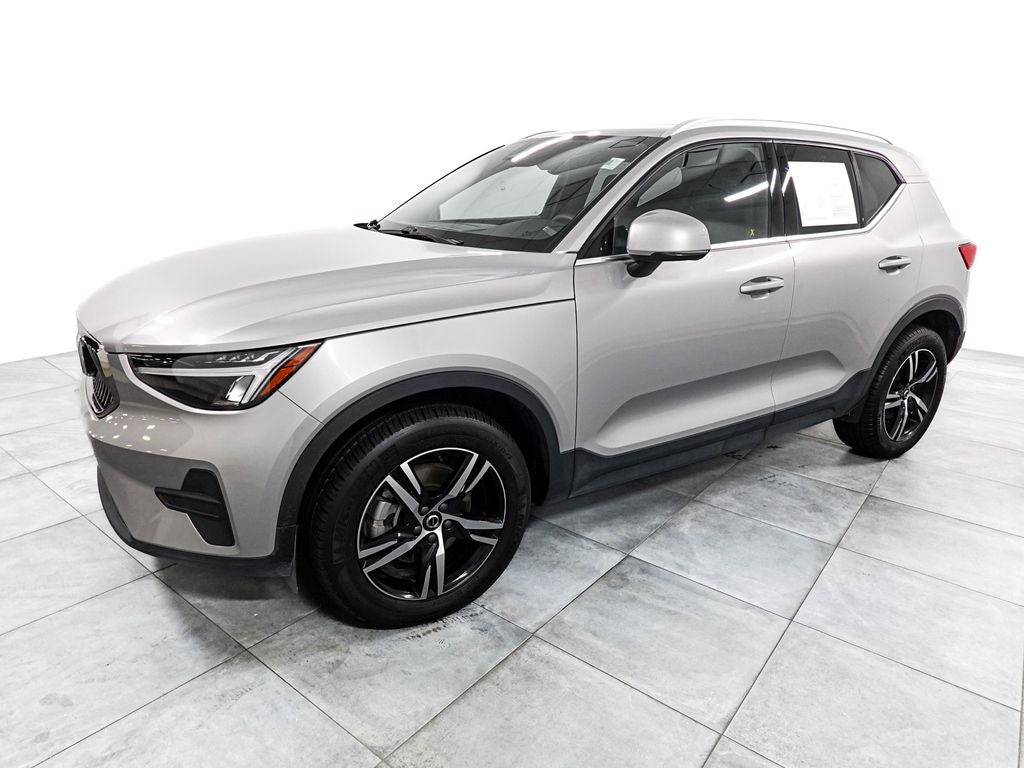 2025 Volvo XC40 B5 Core Bright Theme