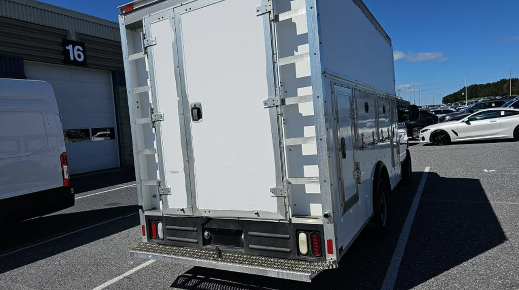 2011 Ford E-350SD Base Cutaway