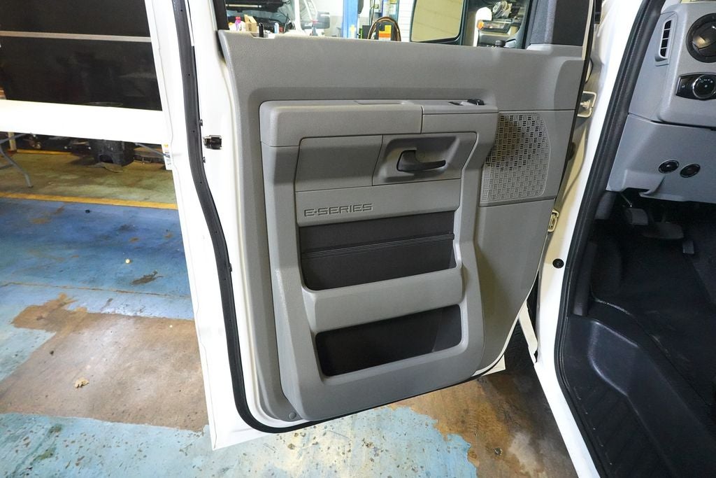 2025 Ford E-350SD Base Cutaway