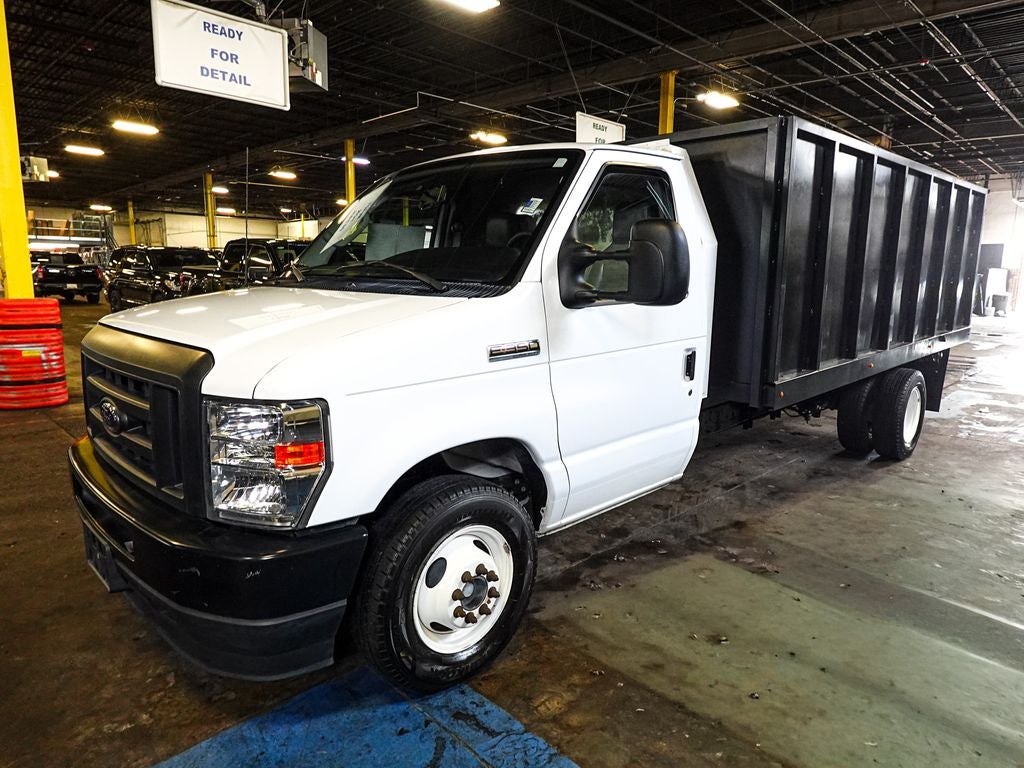 2025 Ford E-350SD Base Cutaway