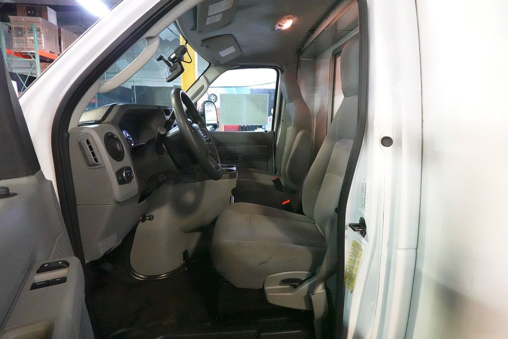 2022 Ford E-450SD Base DRW