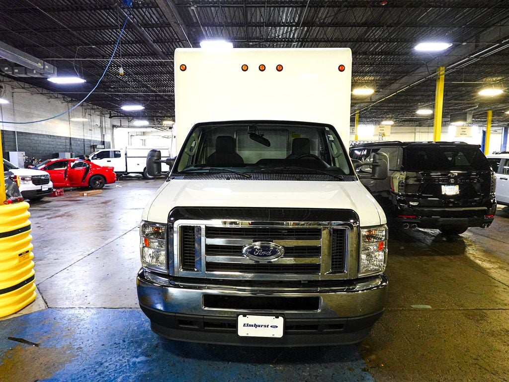 2022 Ford E-450SD Base DRW