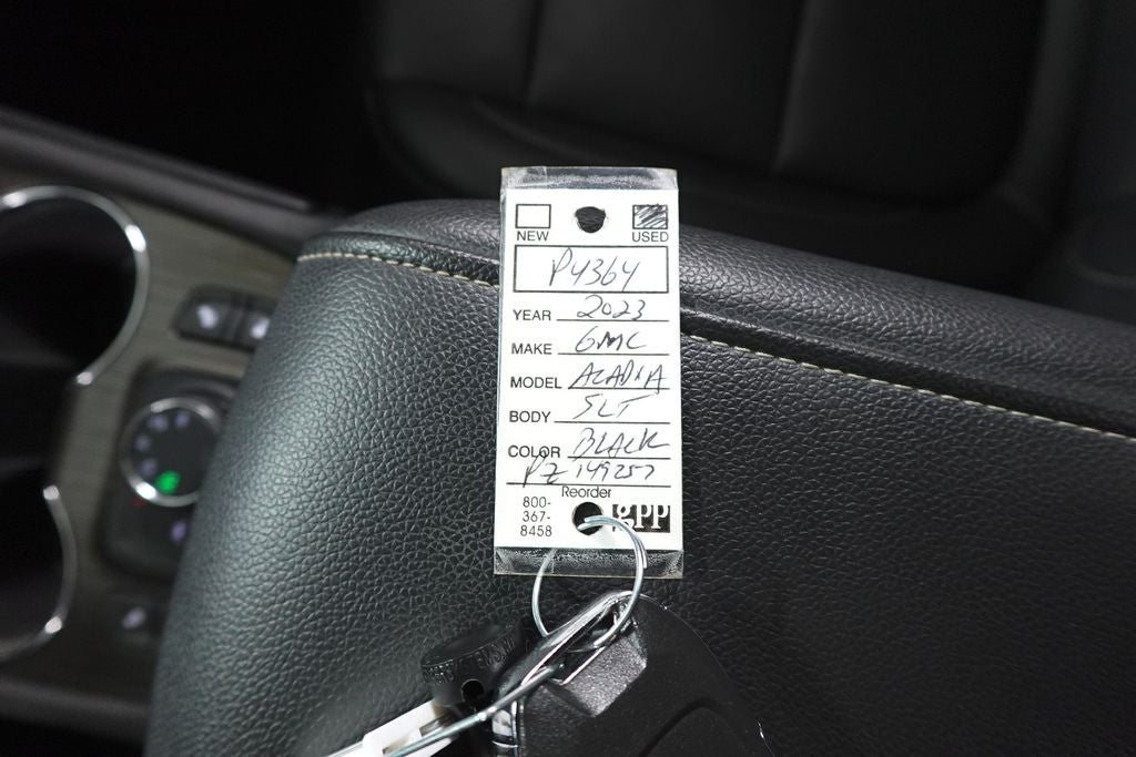 2023 GMC Acadia SLT