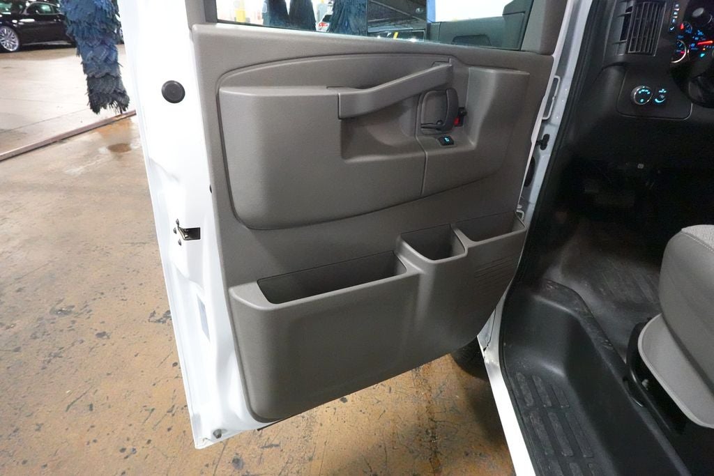 2022 Chevrolet Express 3500 Work Van Cutaway