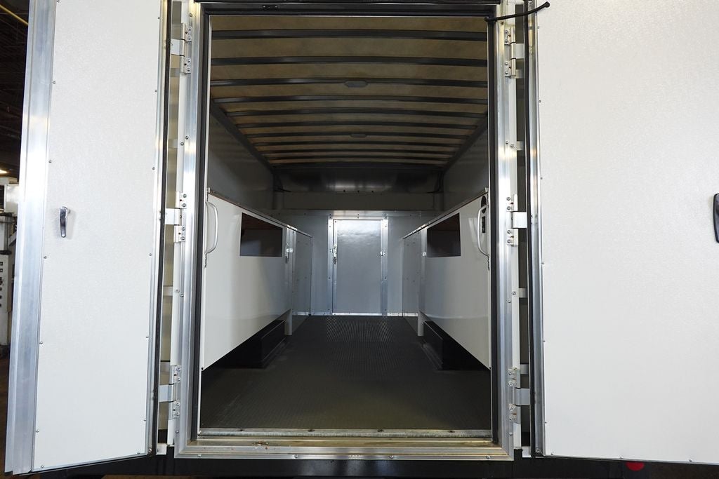 2022 Chevrolet Express 3500 Work Van Cutaway