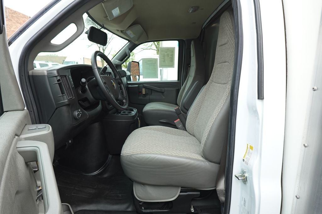 2022 Chevrolet Express 3500 Work Van Cutaway
