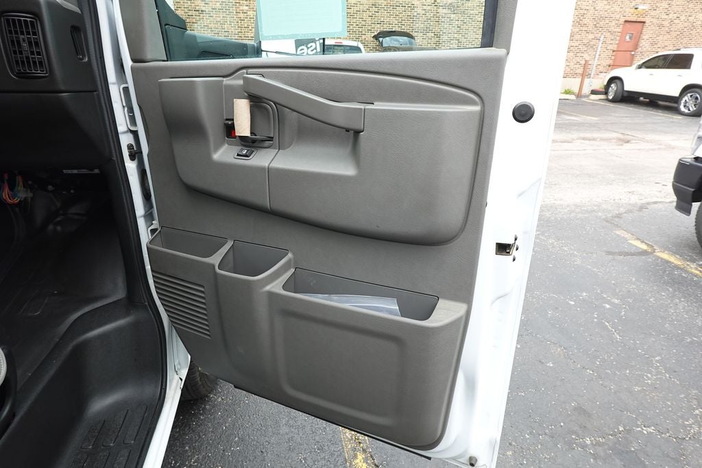 2022 Chevrolet Express 3500 Work Van Cutaway