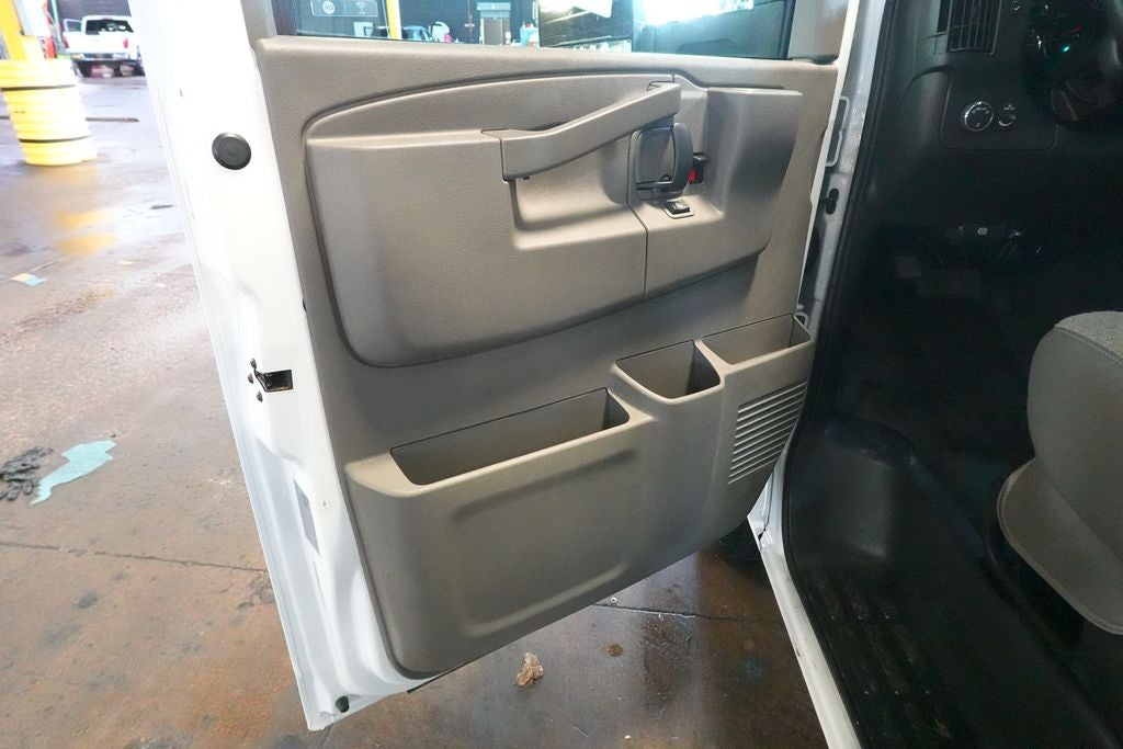 2022 Chevrolet Express 3500 Work Van Cutaway