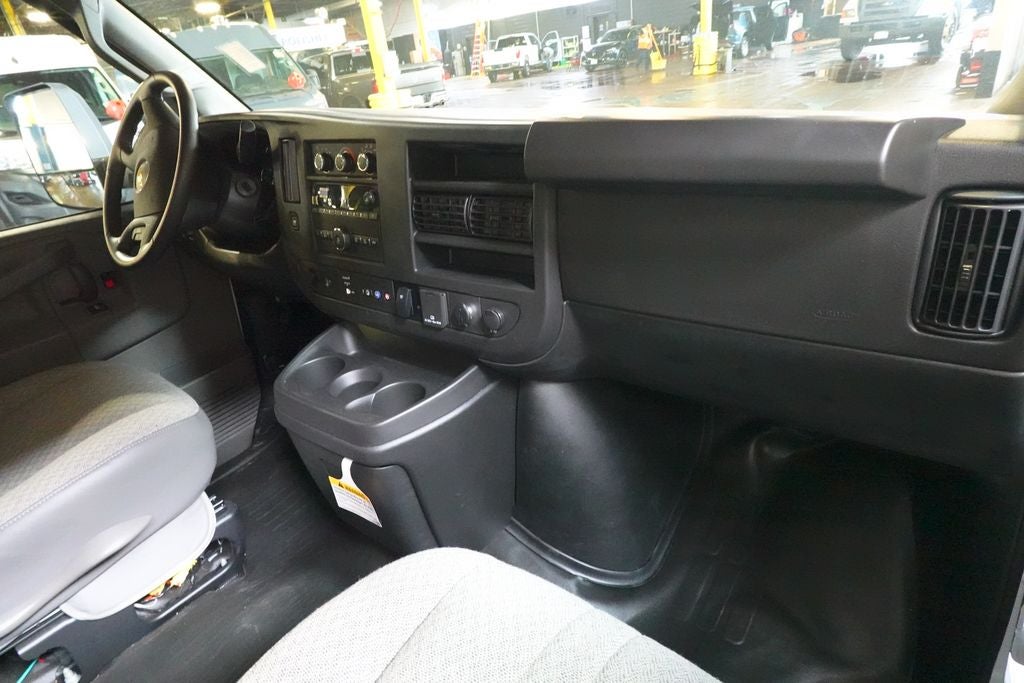 2022 Chevrolet Express 3500 Work Van Cutaway