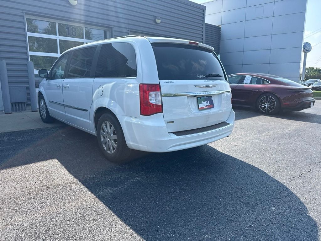 2016 Chrysler Town & Country Touring