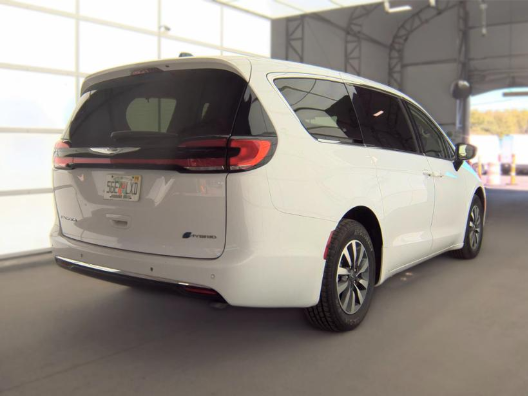 2024 Chrysler Pacifica Hybrid Select
