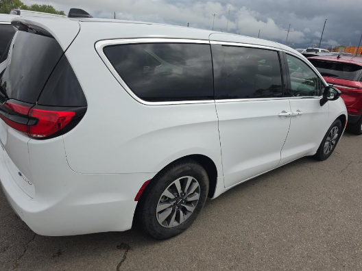 2024 Chrysler Pacifica Hybrid Select