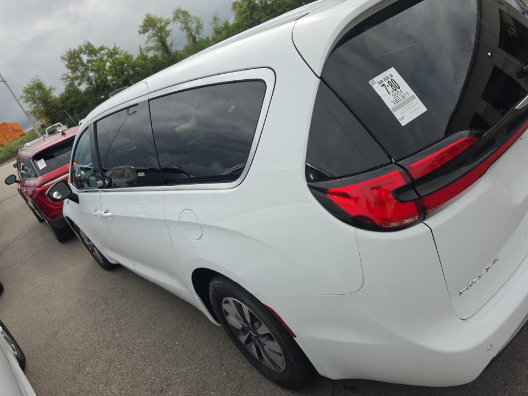 2024 Chrysler Pacifica Hybrid Select