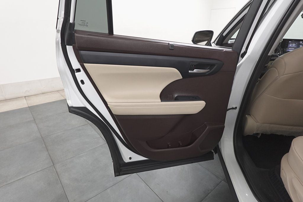 2022 Toyota Highlander Hybrid XLE