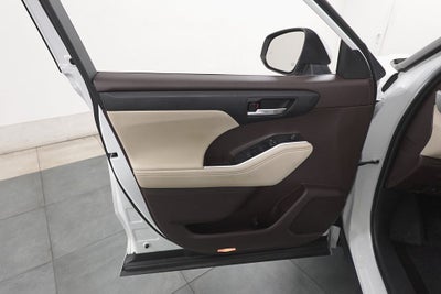 2022 Toyota Highlander Hybrid XLE