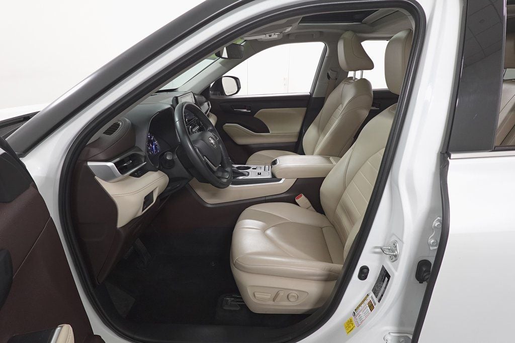 2022 Toyota Highlander Hybrid XLE