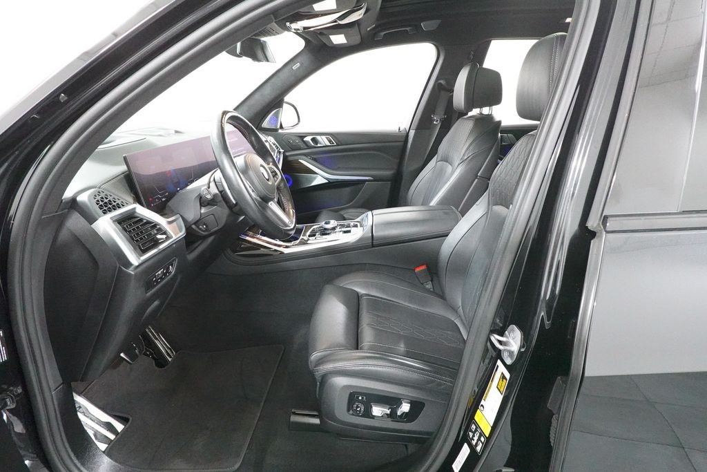 2023 BMW X7 M60i