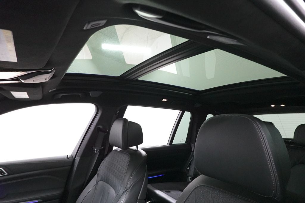 2023 BMW X7 M60i