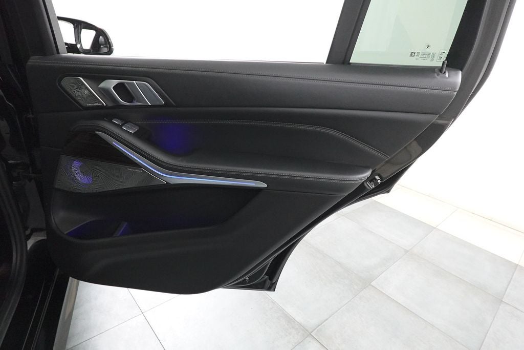 2023 BMW X7 M60i