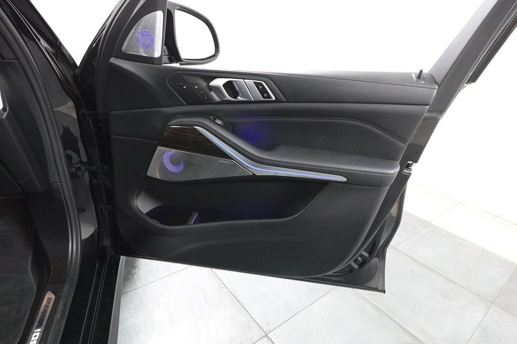 2023 BMW X7 M60i