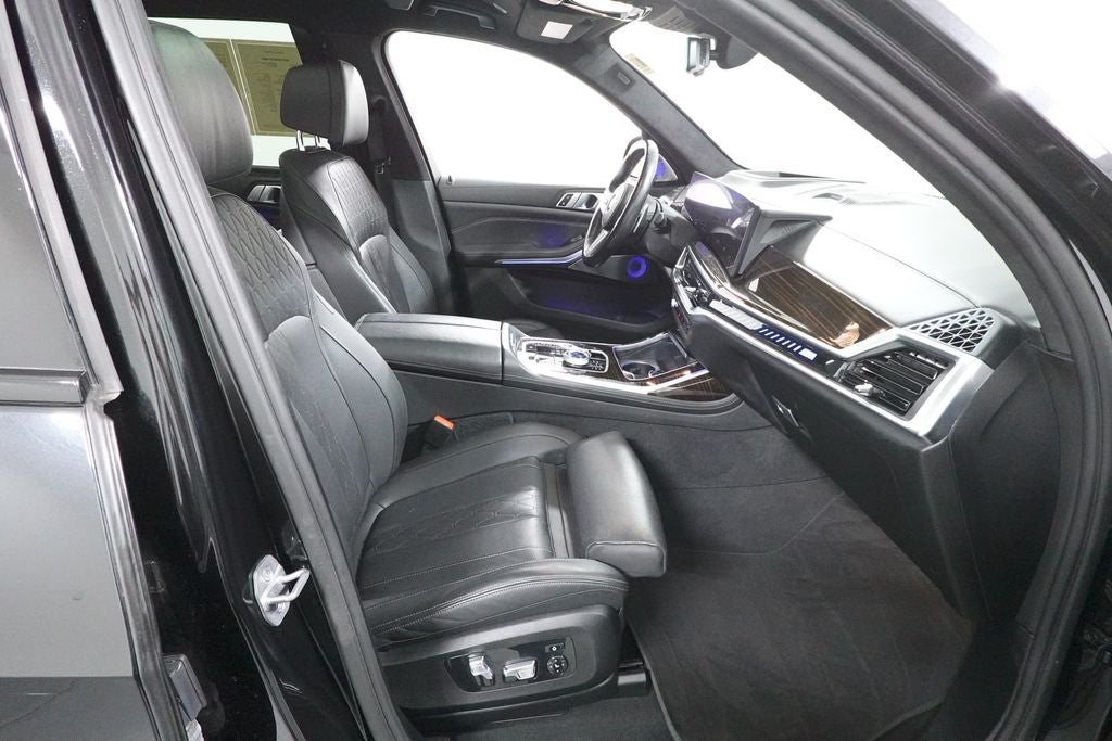 2023 BMW X7 M60i