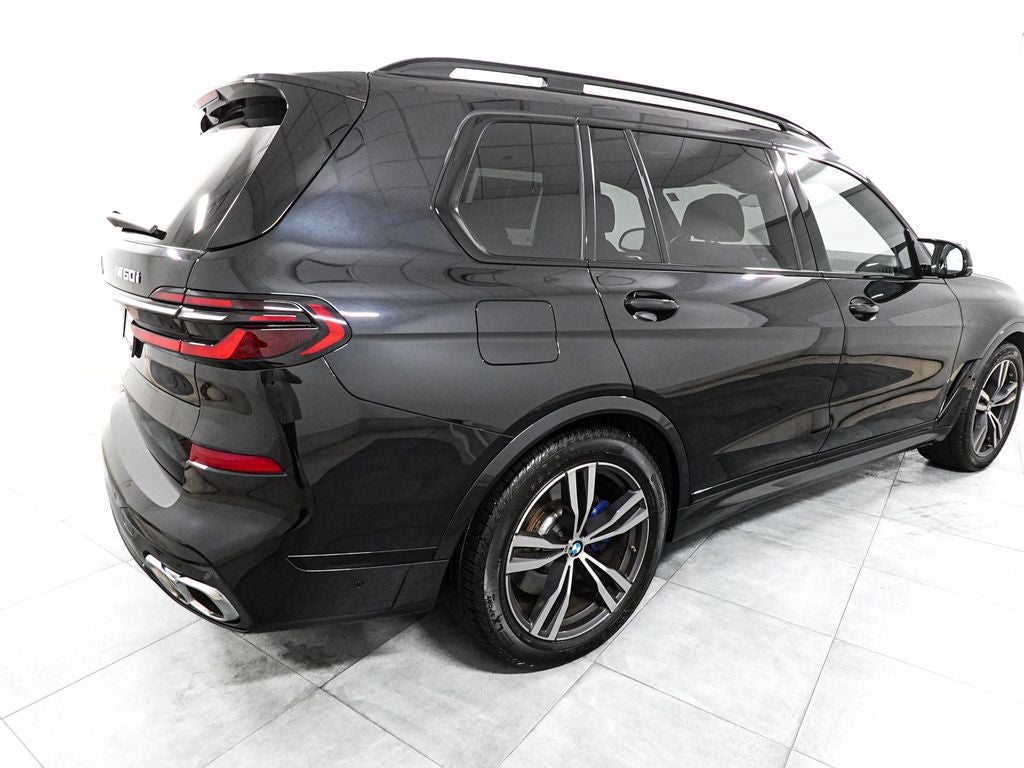 2023 BMW X7 M60i