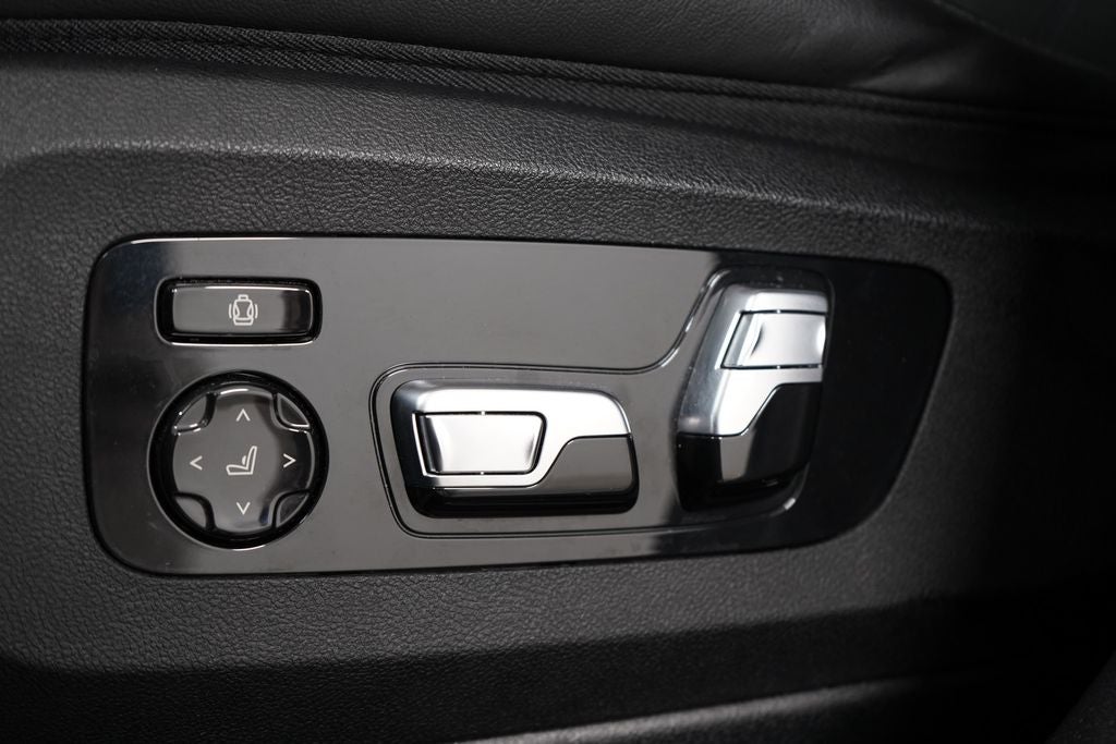 2023 BMW XM Base