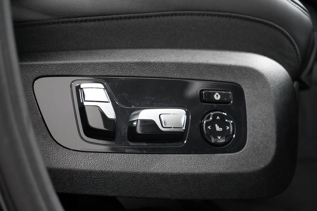 2023 BMW XM Base