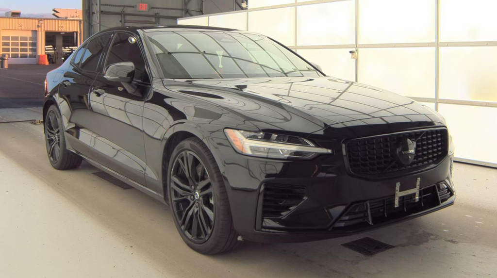 2023 Volvo S60 Recharge Plug-In Hybrid T8 Plus Black Edition