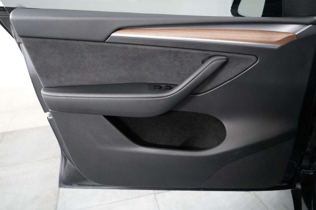 2025 Tesla Model Y Long Range