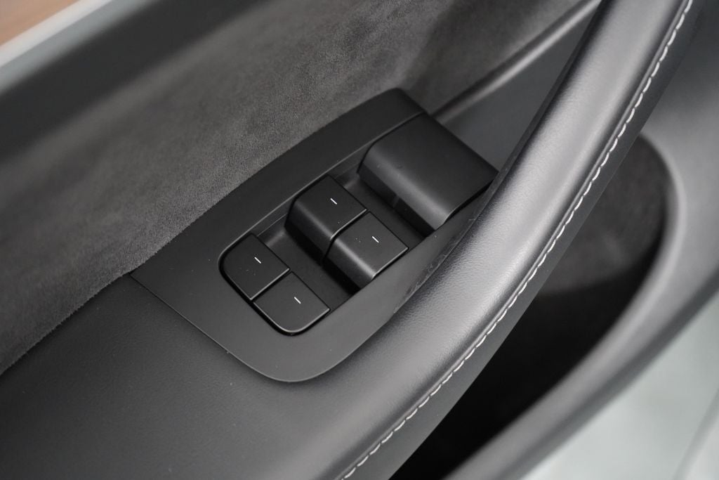 2025 Tesla Model Y Long Range