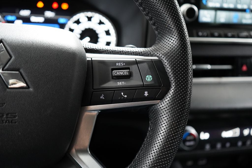 2023 Mitsubishi Outlander SE