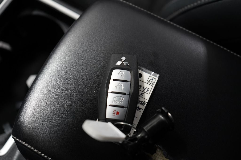 2023 Mitsubishi Outlander SE