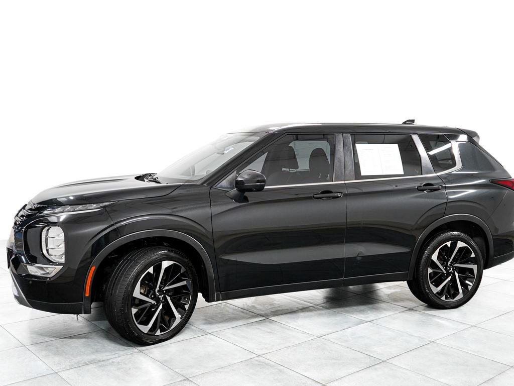 2023 Mitsubishi Outlander SE