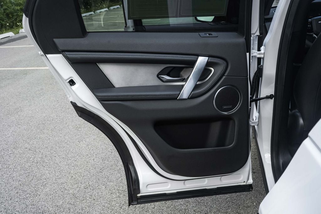 2025 Land Rover Discovery Sport SE