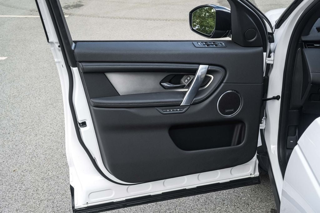 2025 Land Rover Discovery Sport SE