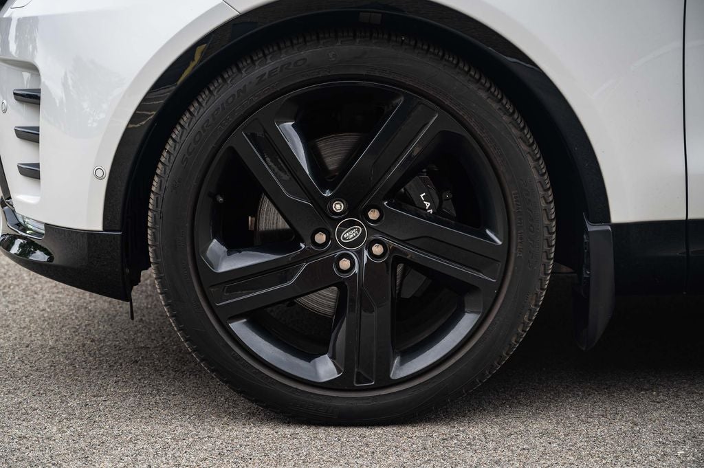 2023 Land Rover Discovery Metropolitan Edition