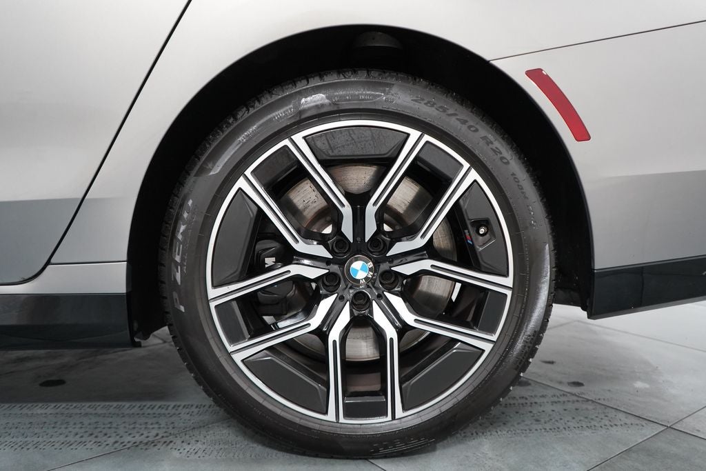 2023 BMW 7 Series 760i xDrive