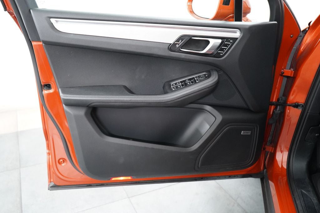 2023 Porsche Macan Base