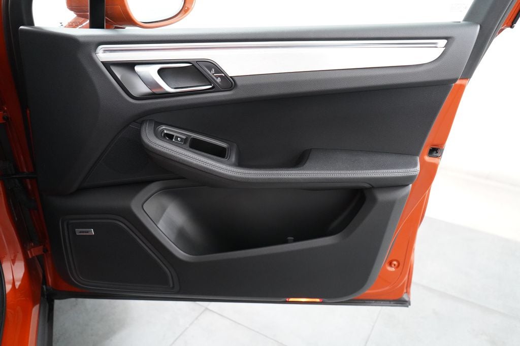 2023 Porsche Macan Base
