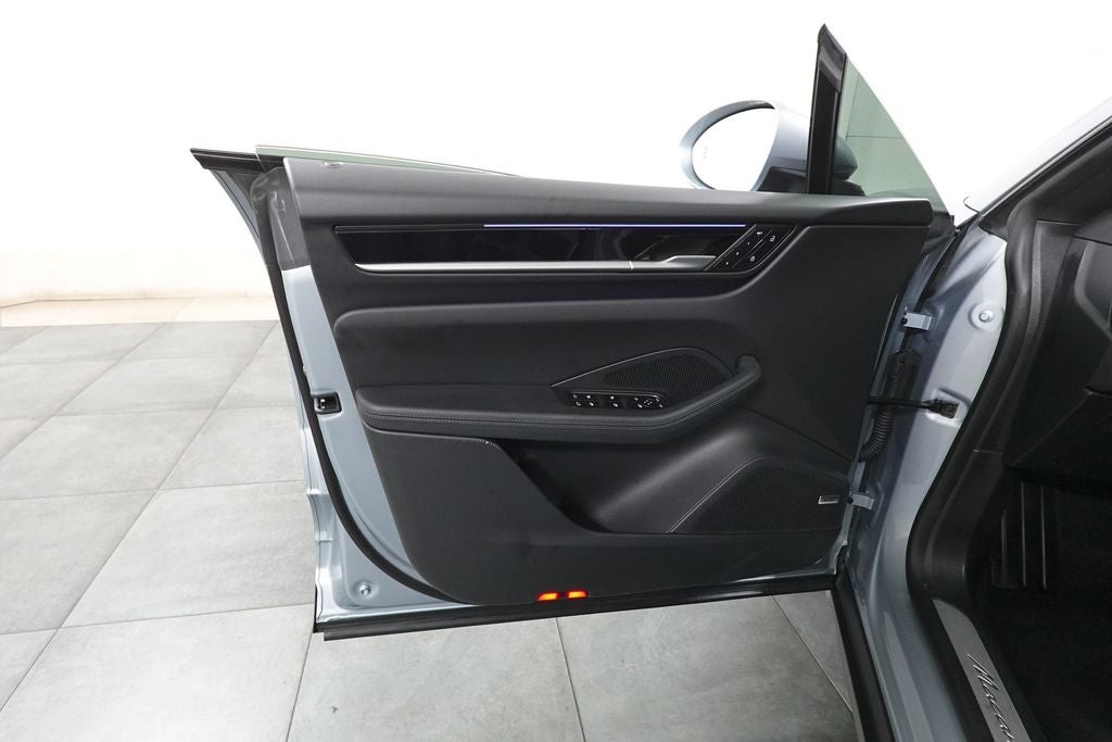 2025 Porsche Macan Electric 4