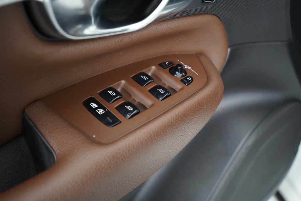 2019 Volvo XC90 T6 Momentum