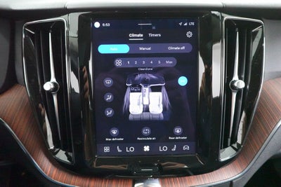 2023 Volvo XC60 Recharge Plug-In Hybrid T8 Plus Bright Theme