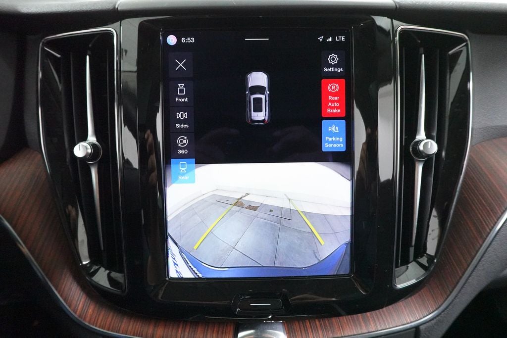 2023 Volvo XC60 Recharge Plug-In Hybrid T8 Plus Bright Theme