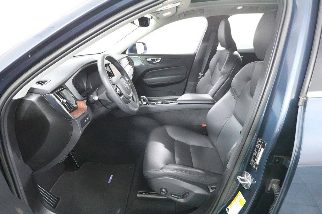 2023 Volvo XC60 Recharge Plug-In Hybrid T8 Plus Bright Theme