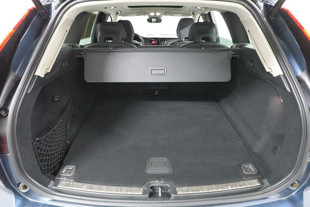 2023 Volvo XC60 Recharge Plug-In Hybrid T8 Plus Bright Theme